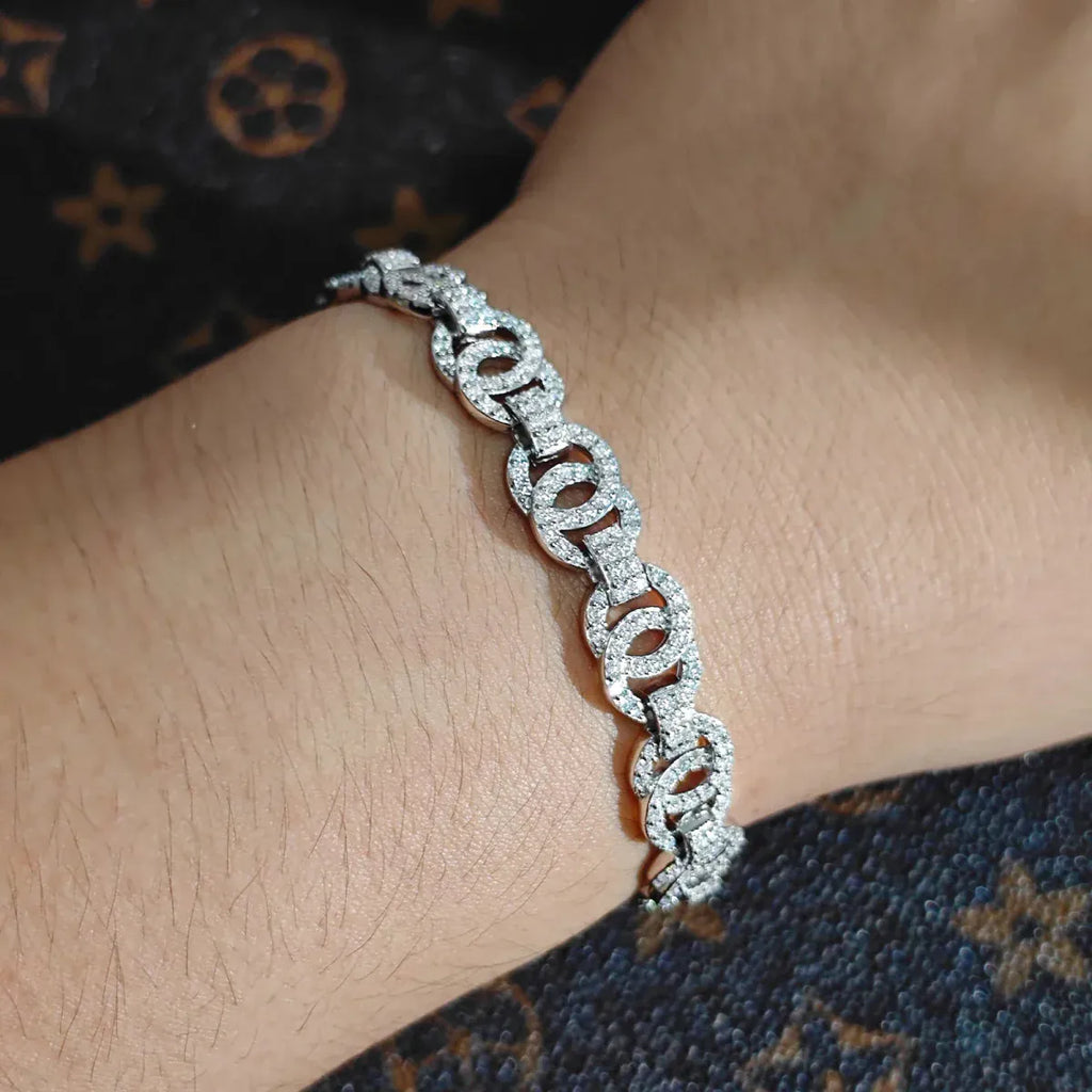 Interlock Moissanite Bracelet – “Eternal Loop” Edition - The Gold Supply