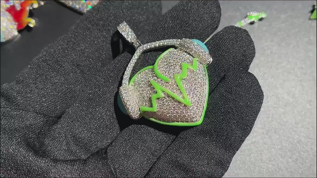 Moissanite Glow Heart Pendant – “Heartbeat Harmony” Edition