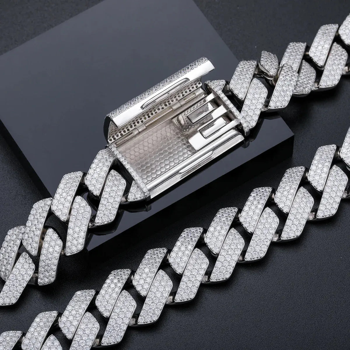 Square-Edge Cuban Link Chain – “Arctic Edge” Edition - The Gold Supply